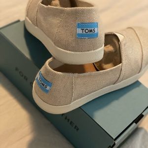 Toms flats style named Avalon ROSE GOLD METALLIC AND NEUTRAL